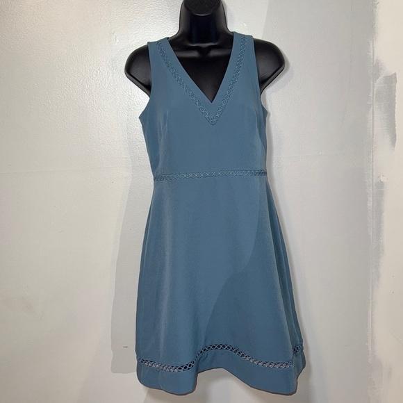 LOFT Dresses & Skirts - LOFT Blue Lace V-Neck Fit & Flare Dress Sleeveless Size 0